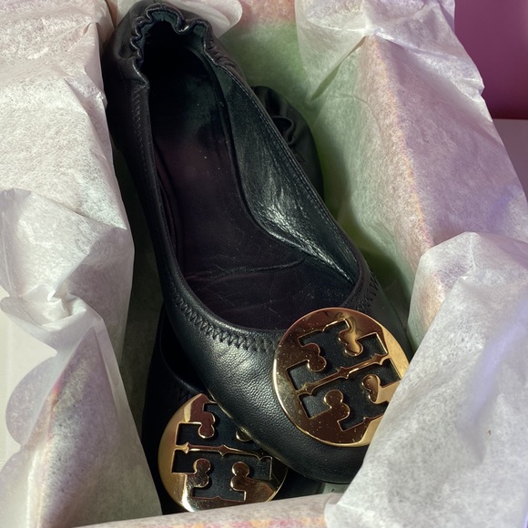 Tory Burch Classic Reva Ballet Flats in Black/Gold - Picture 2 of 3